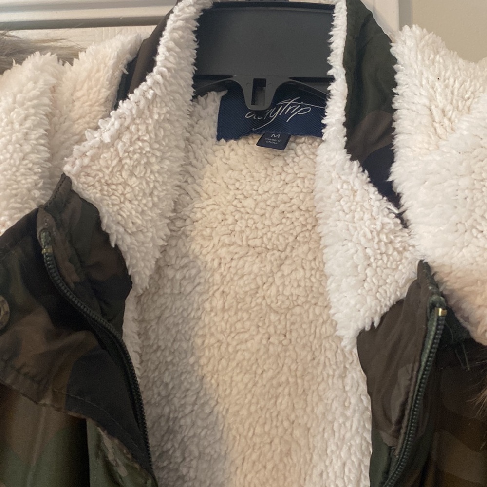 Vest - Picture 2 of 3